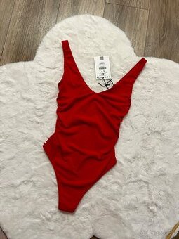 Krásne červené dámske bodyčko