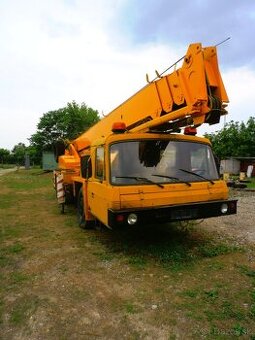 autožeriav Tatra 815 AD 28T v slušnom stave