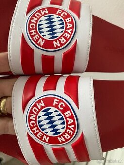 Nove Original Adidas slapky