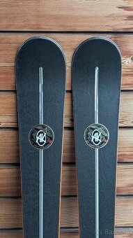 Švýcarské lyže AK ORANGE, 165cm, TOP STAV