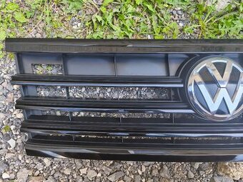 VW Touareg 3 III 760 maska čierna RLine, ostrekovačov svetla