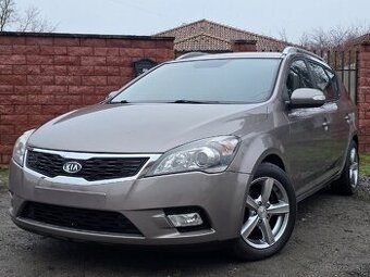 Kia Ceed SW • 1.4i • Facelift 2011 • 59 tisíc KM • Nová STK