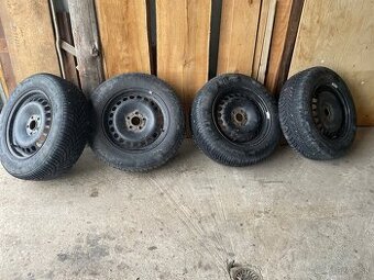 Predám zimné Pneu 215/65/16 s diskami plech