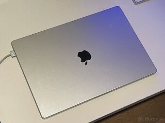 MacBook Pro (16-palcový, 2021)