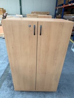 Darujem skrine z kancelárie