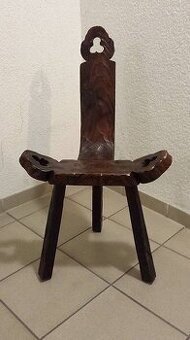 Španielska trojnohá  vintage stolička