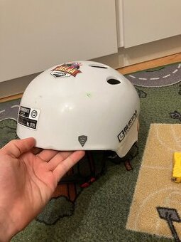 Lyziarska prilba burton red