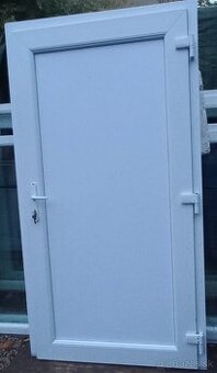 Predám pouzite okna :53x54 ,97x156 zlaty dub ,dvere 115x213