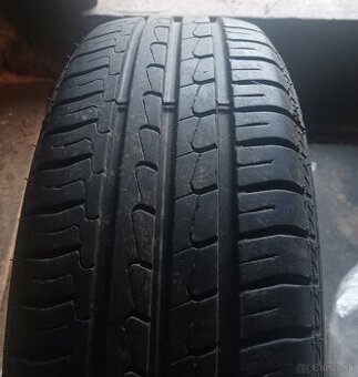 Predám 4ks letne pneu 195/60 r15 BRIDGESTONE