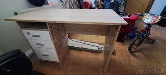 Písací stôl