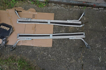 Predám strešný nosič na lyže na staršie auto