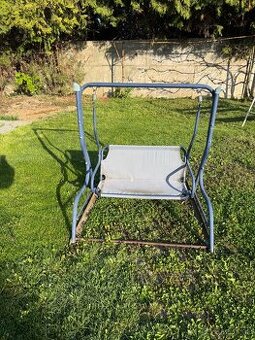 Detská hojdačka - kovová konštrukcia