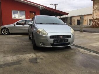 fiat grande punto benzín rozpredáme na diely