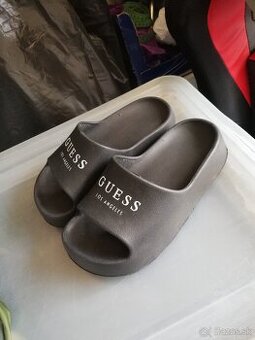 Šlapky Guess