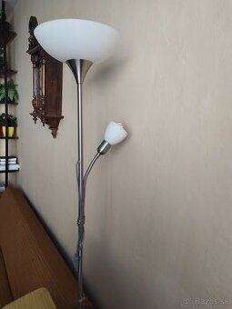 Stojaca lampa
