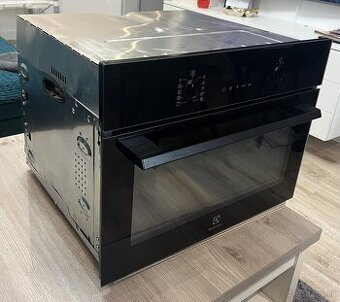 Electrolux – vstavaná kombinovaná mikrovlnná rúra v záruke .