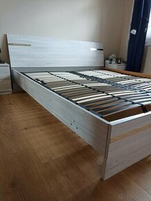 Manželská posteľ 180x200 s polohovacimi roštmi