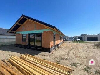 Krásny 4 izbový RD bungalov 92,26 m2 na pozemku 495 m2, Sene