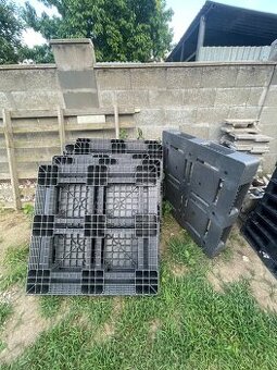 Plastové palety 120x120cm extra ťažké a pevné