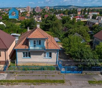 NA PREDAJ RD S POZEMKOM 1506 M2, GARÁŽ, STAVEBNÝ POZEMOK