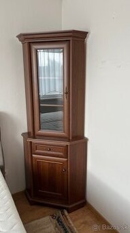 Rustikálna rohová vitrína Kent ENAD1WN - gaštan