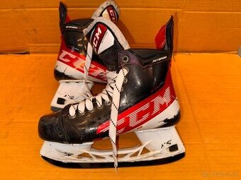 BRUSLE CCM JETSPEED FT4 PRO, vel, 42,5/8 R