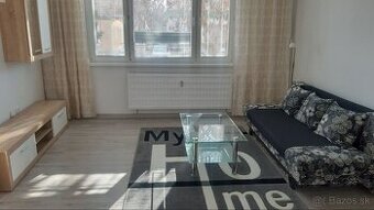 SENEC: ZARIADENÝ 1-izbový byt s loggiou v CENTRE