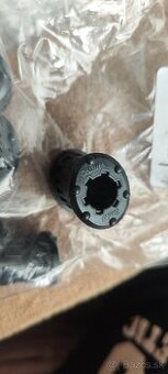 Predam gumene ovalne puzdra BMW