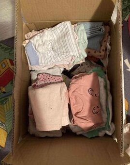 Detské oblečenie + prebaľovací pult