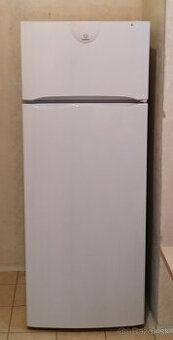 Chladnička s mrazničkou Indesit