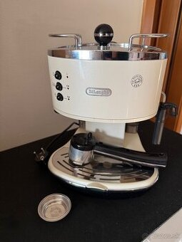 Pákový kávovar Delonghi