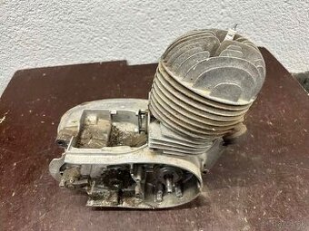Predám MOTOR JAWA-ČZ 175/356 pretáča radí neolámaný