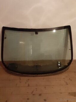 Predám zadné sklo na 210