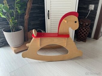 Drevený hojdací koník