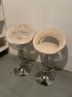 Predám dve barové stoličky