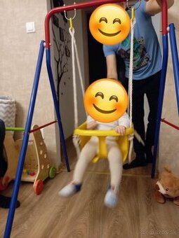 Hojdačka s konštrukciou