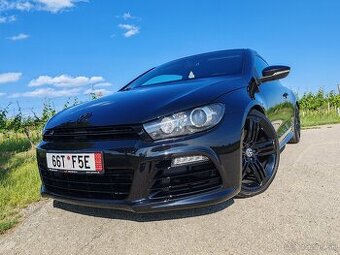 VW Scirocco R 2,0 TFSi 195kW DSG + RECARO sedadlá