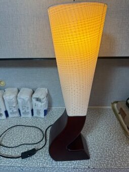 Izbová stolová lampa