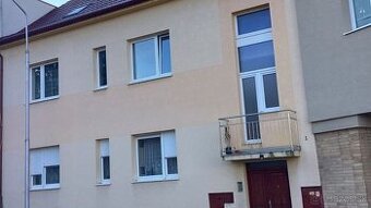 Výhodná cena RD v centre Piešťan na bývanie aj podnikanie.