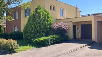 REZERVOVANÉ-Nadštandardný RD s bazénom a VIP vinnou pivnicou