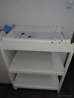 Prebalovaci pult s podložkou