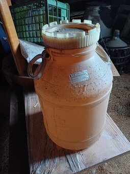 Predam plastove sudy 50l aj 200l.