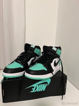 AIR JORDAN 1 RETRO HIGH OG (Green Glow)