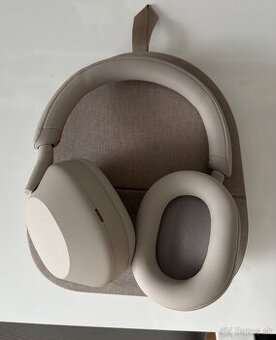 Slúchadlá Sony WH-1000XM5, strieborné