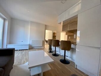 MH281-Na predaj luxusný 3izbový byt v Komárne