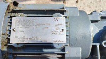 Motor SEW 550W s frekvenčným meničom a prevodovkou