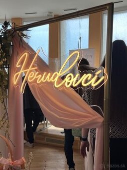 Neónový nápis Herudovci