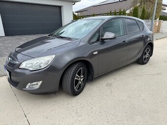 Opel ASTRA-J, 1,4 benzín, 2010