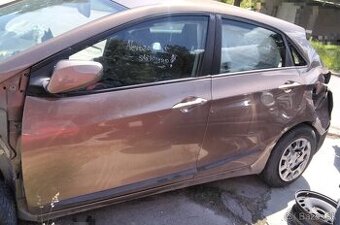 Hyundai i30 1.6 CRDI 2012 predám MOTOR D4FB, DVERE, BLATNÍK,