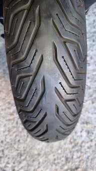 Predám pneu Michelin city grip 2 140/70 r14